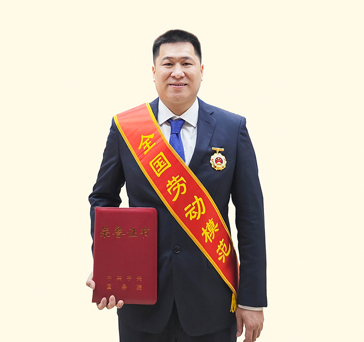 江南网页版登录入口“85后”特级技师庞淇文荣获全国劳动模范